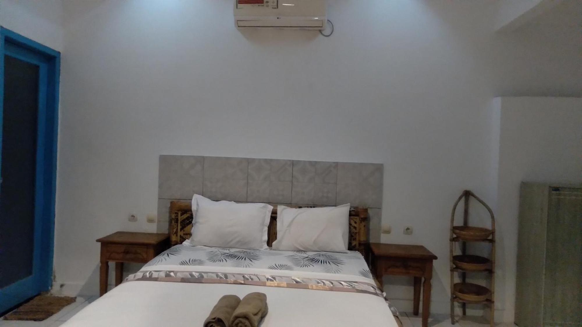 Palm Trees Villas Gili Islands Room photo